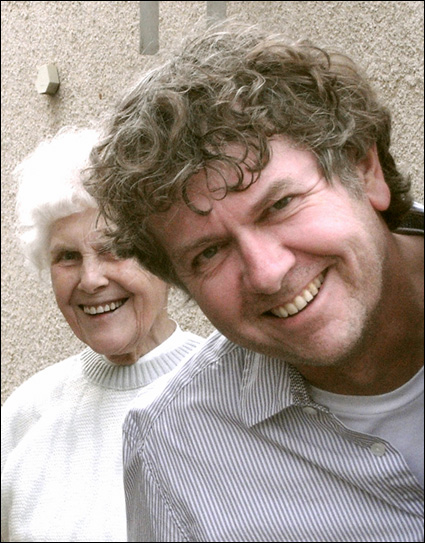 Klaus Martin Kopitz mit seiner Mutter Ursula Kopitz Foto: <b>Marion Ullrich</b> - Kopitz_Mama